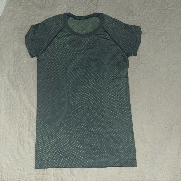 Lululemon Swiftly Tech Short Sleeve sea foam green size 8 - Picture 1 of 3